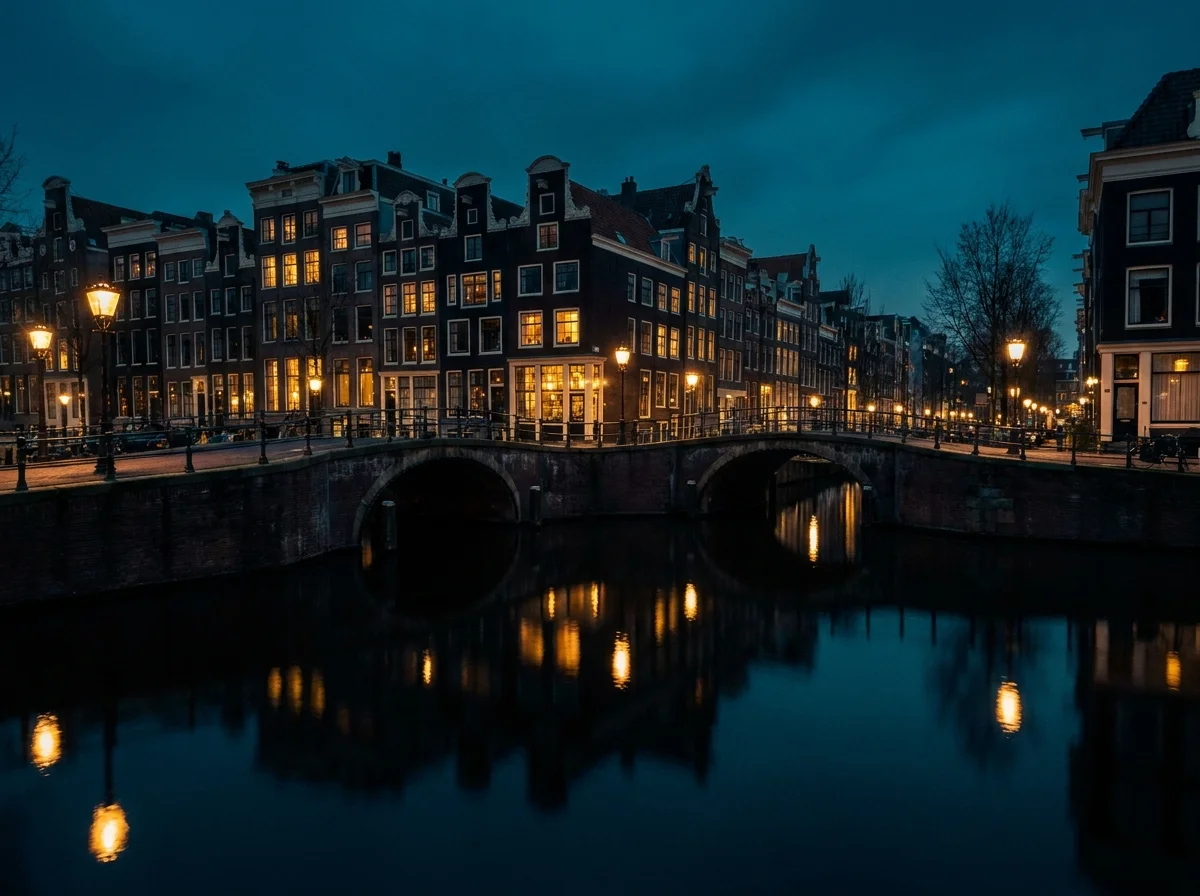 Amsterdamse grachten in de avond