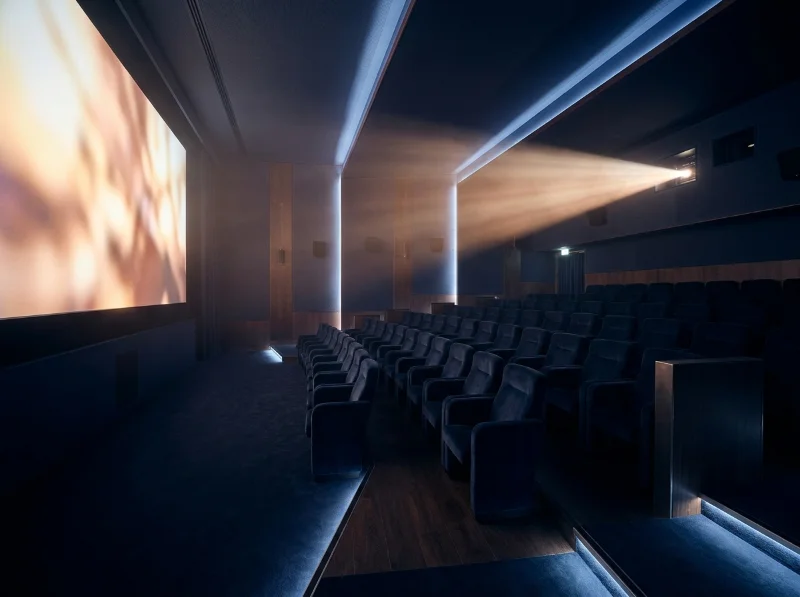 Bioscoopzaal met filmscherm